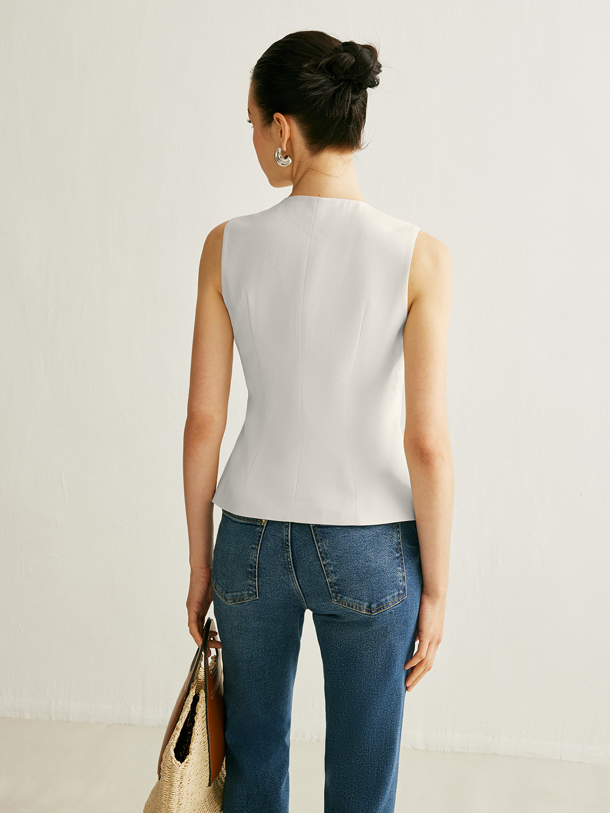 Metal Detail Split Vest with Tailored Fit and Versatile Style