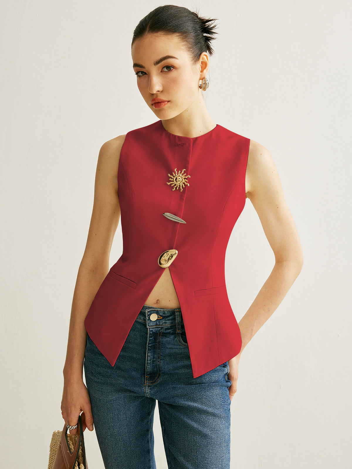 Metal Detail Split Vest with Tailored Fit and Versatile Style