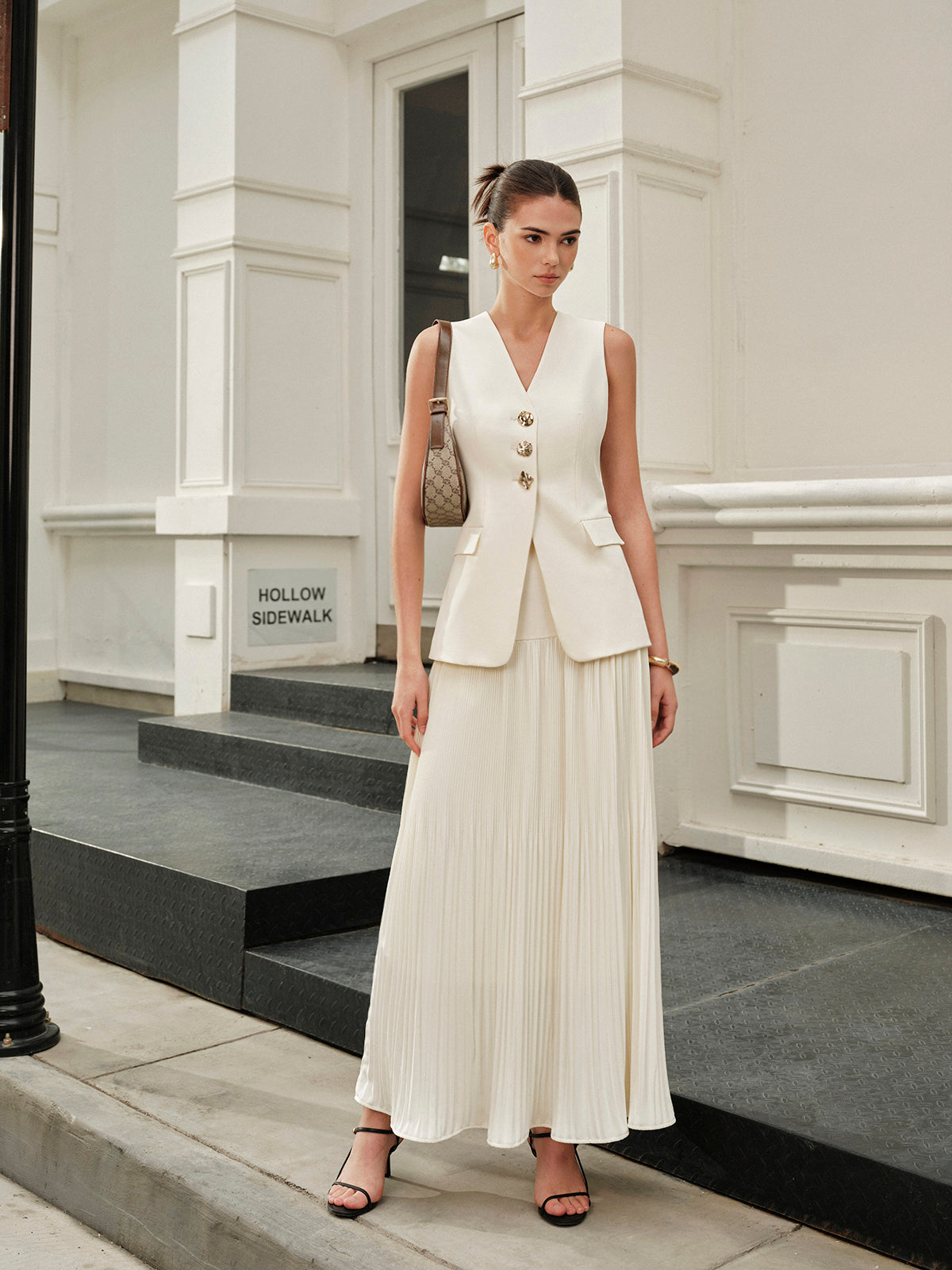 Decor Pockets Tailored Vest for Versatile Styling Options