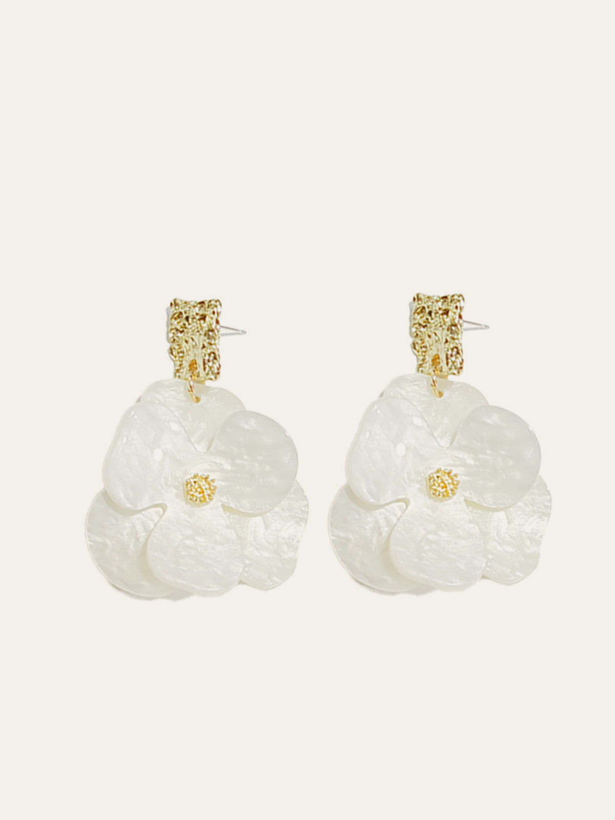 Golden Floral Dangle Earrings Intricate Nature Inspired Design