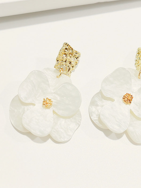 Golden Floral Dangle Earrings Intricate Nature Inspired Design