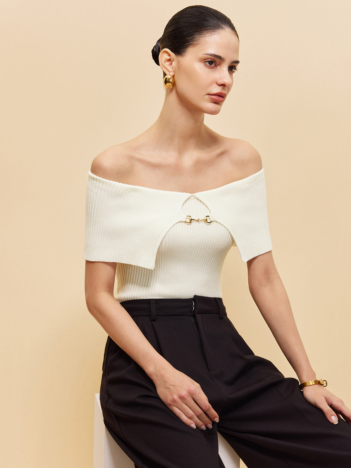 Off-Shoulder Chain Detail Ribbed Knit Top for Women Casual Wear