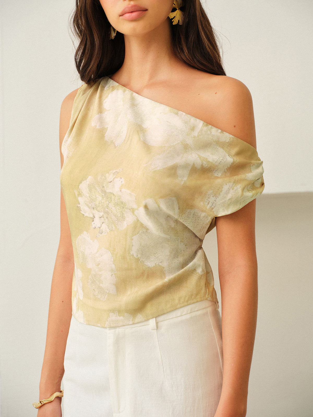One-Shoulder Floral-Patterned Top with Ruffle Detail