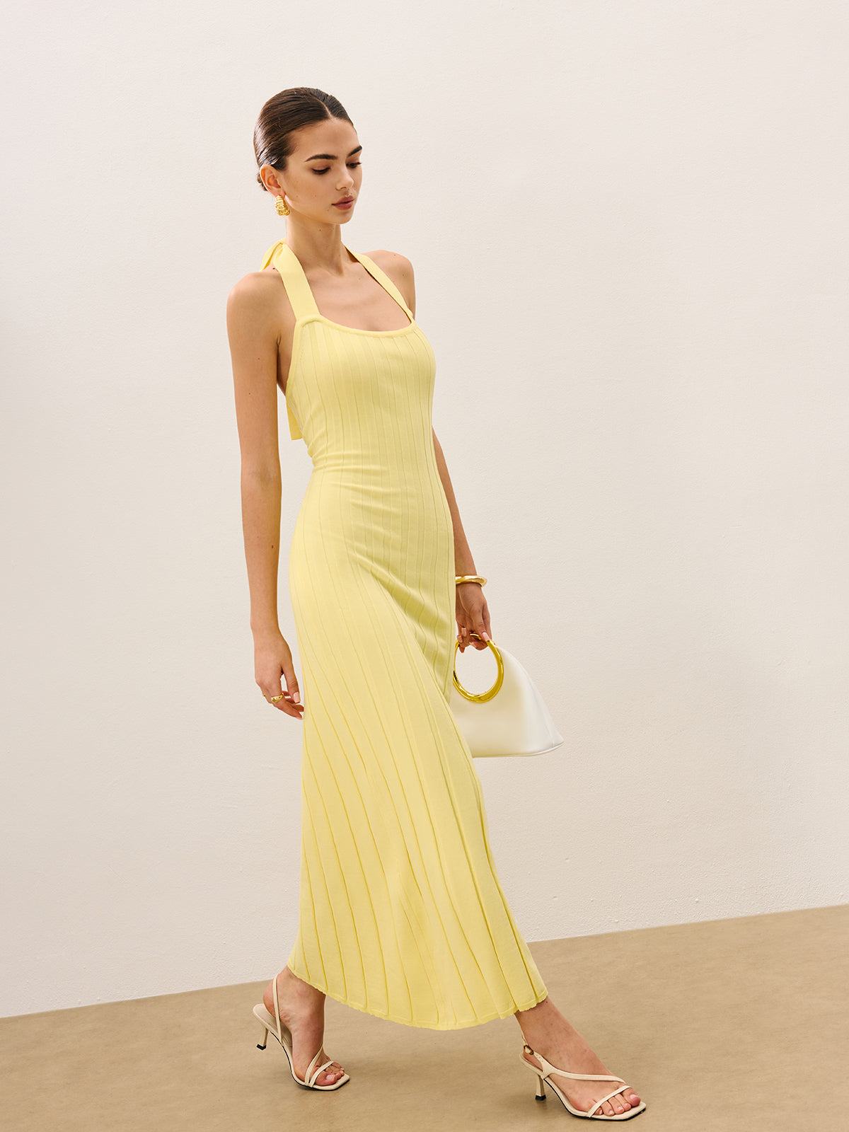 Halter Neck Ribbed Knit Dress Perfect for Summer Evenings