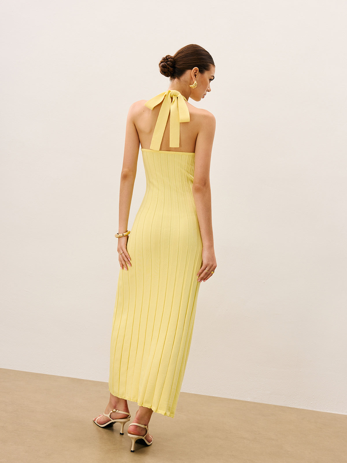 Halter Neck Ribbed Knit Dress Perfect for Summer Evenings