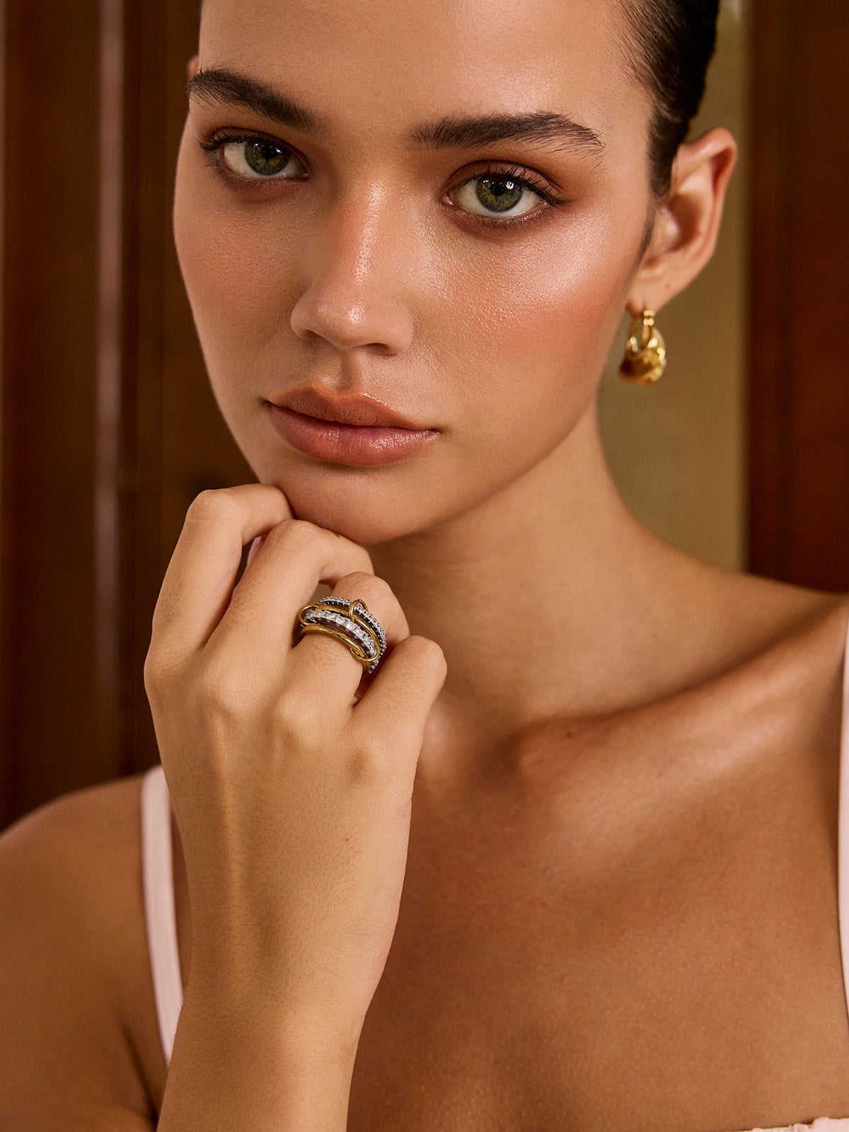 Interlocking Full-Set Cubic Zirconia Rings for Elegant Occasions and Gifts