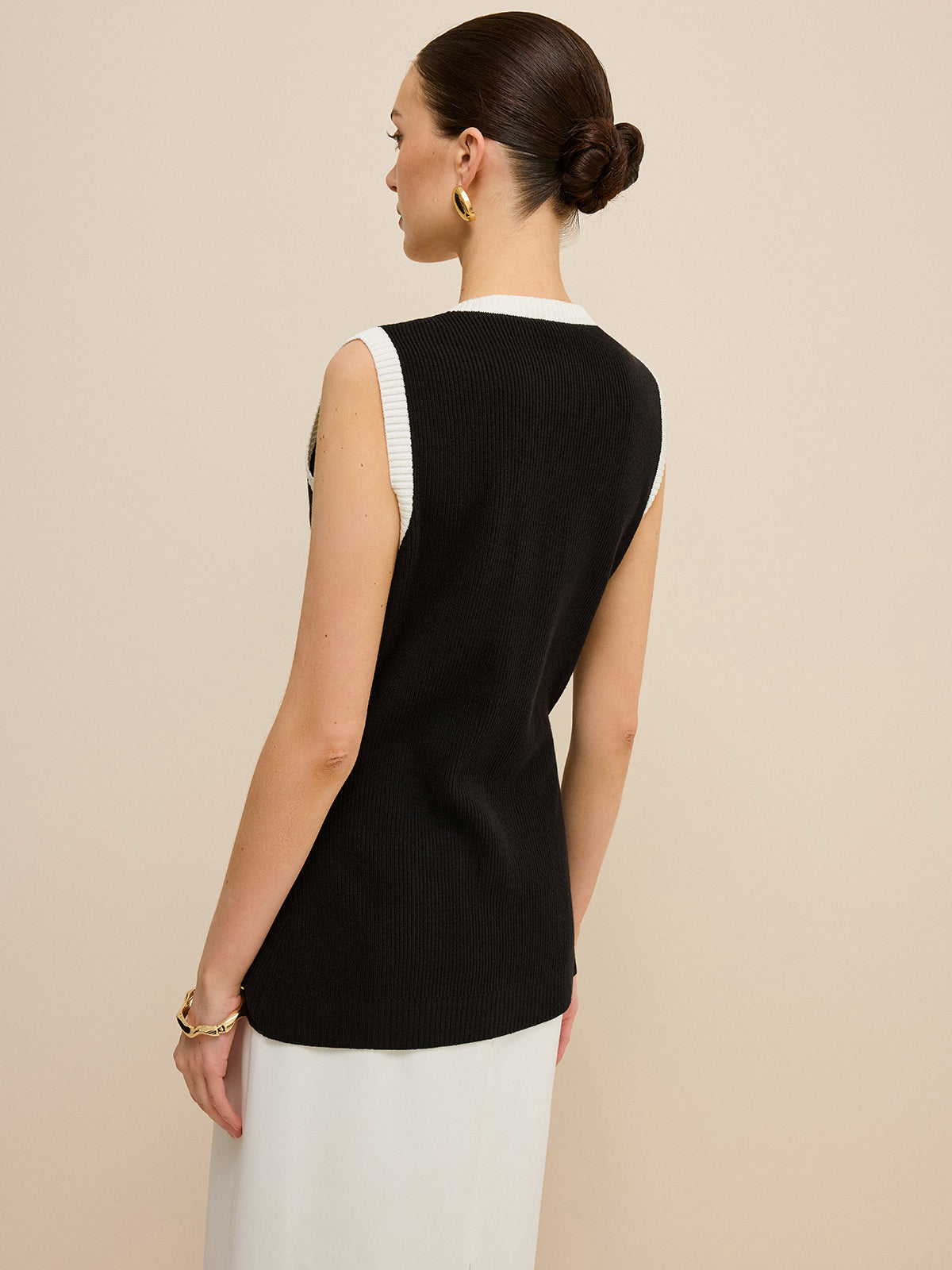 Contrast Trim V-Neck Knit Vest with Button Detail
