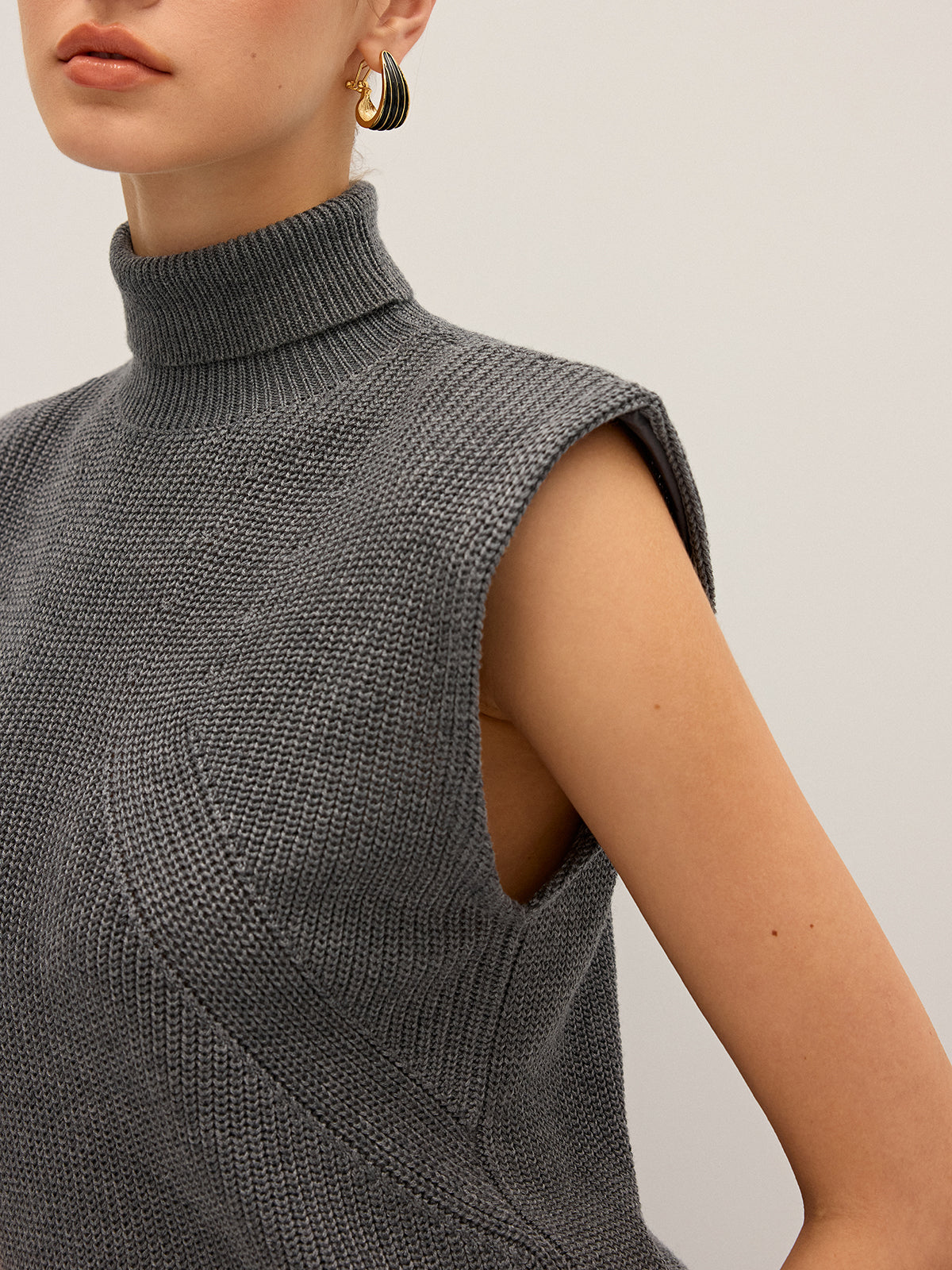 Wool-Blend Turtleneck Sleeveless Sweater Vest for Women, Comfortable Layering Essential