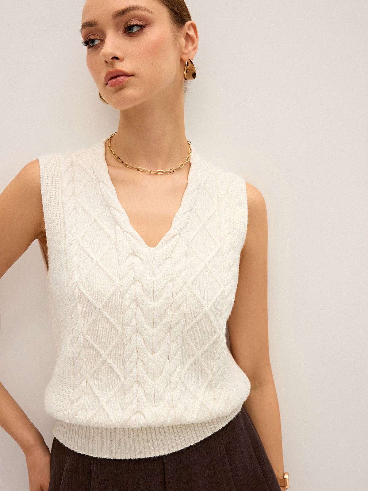 Cable-Knit V-Neck Sweater Vest Trendy Seasonal Layering Options