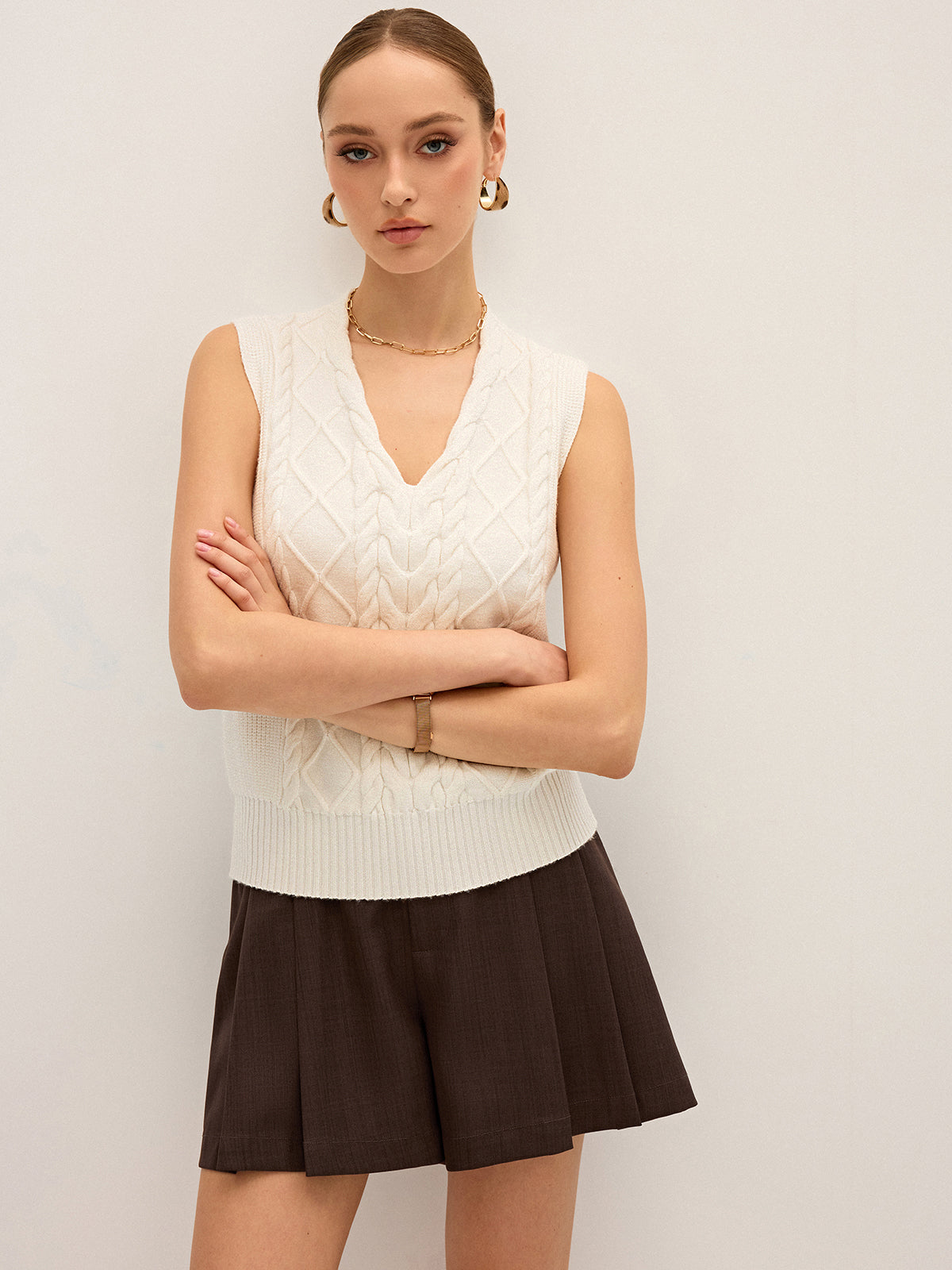 Cable-Knit V-Neck Sweater Vest Trendy Seasonal Layering Options