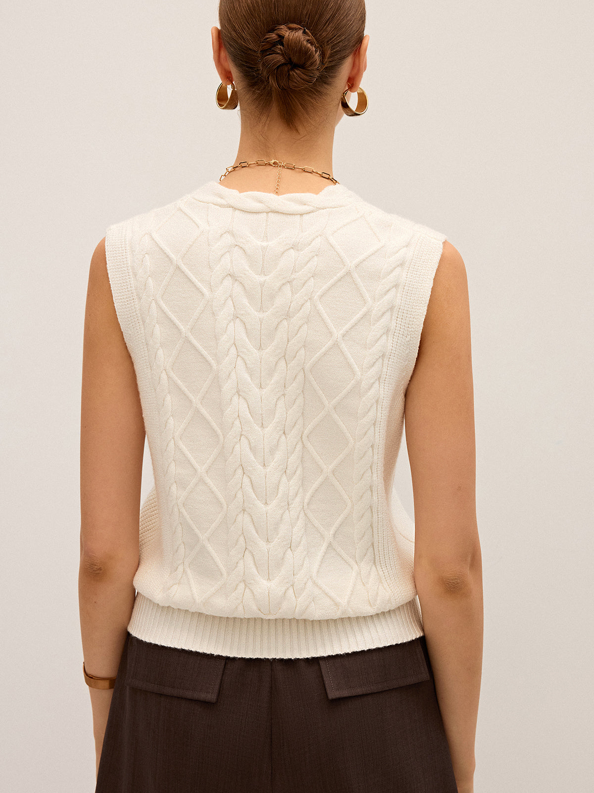 Cable-Knit V-Neck Sweater Vest Trendy Seasonal Layering Options