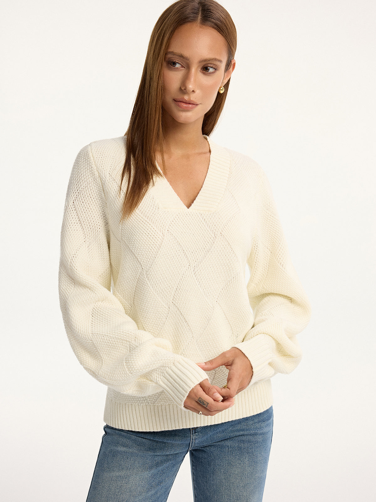Wool-Blend Argyle Textured V-Neck Sweater for Men, Classic Style