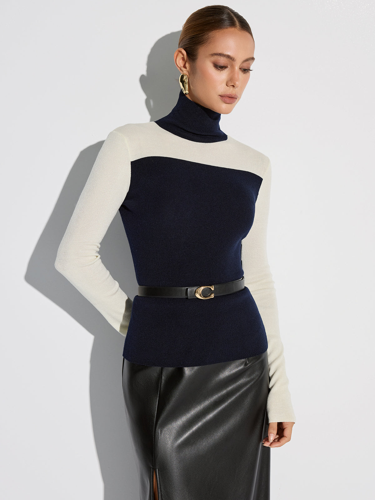 Turtleneck Two-Tone Wool Blend Knit Top for Stylish Winter Layering