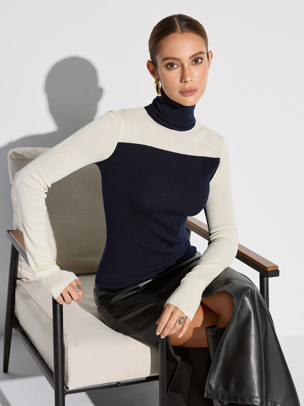 Turtleneck Two-Tone Wool Blend Knit Top for Stylish Winter Layering