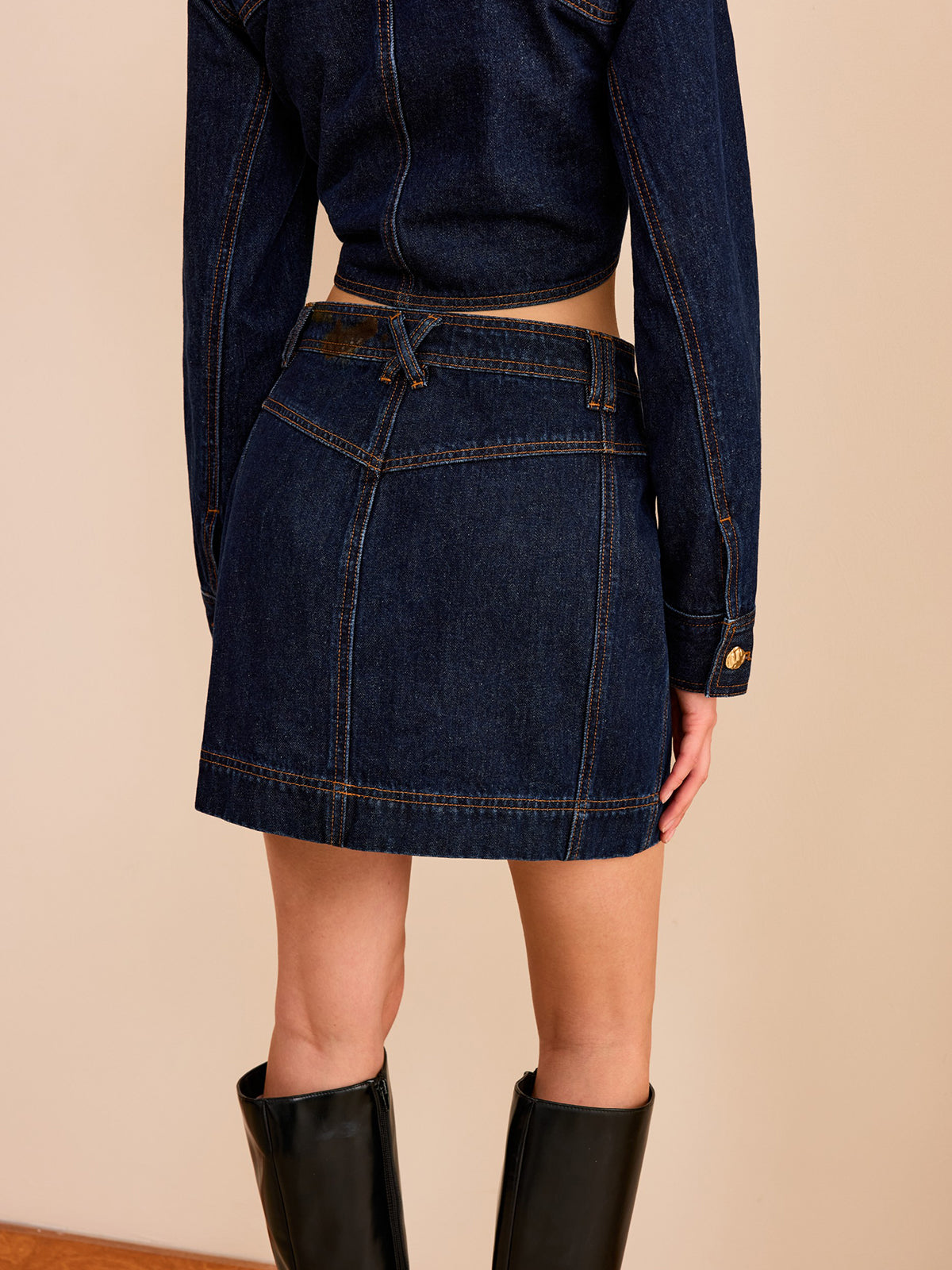 Metal Button Denim Mini Skirt with High Waist and Front Pockets