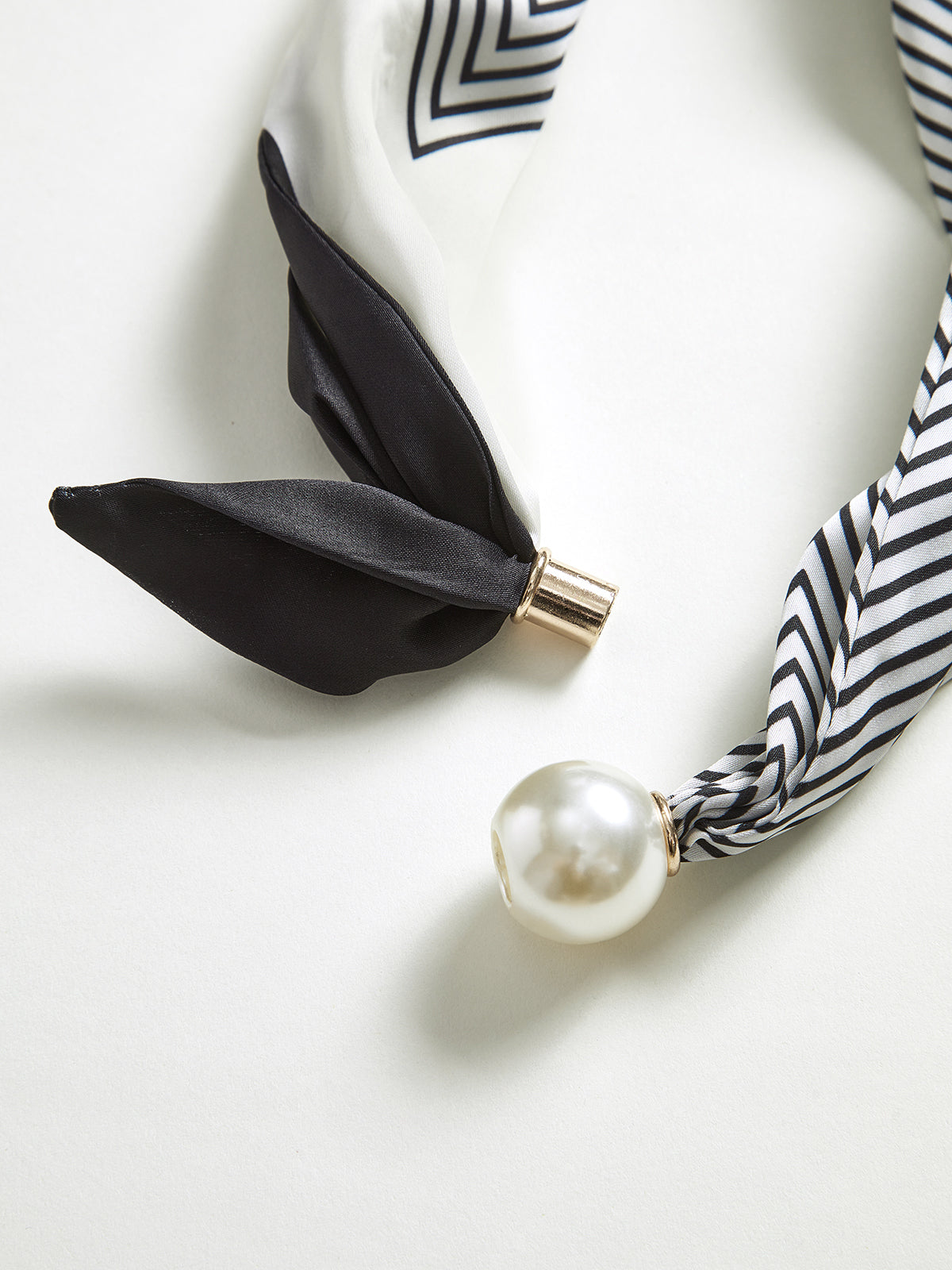 Pearl Magnetic Closure Striped Neck Scarf Lightweight Breathable Accessory