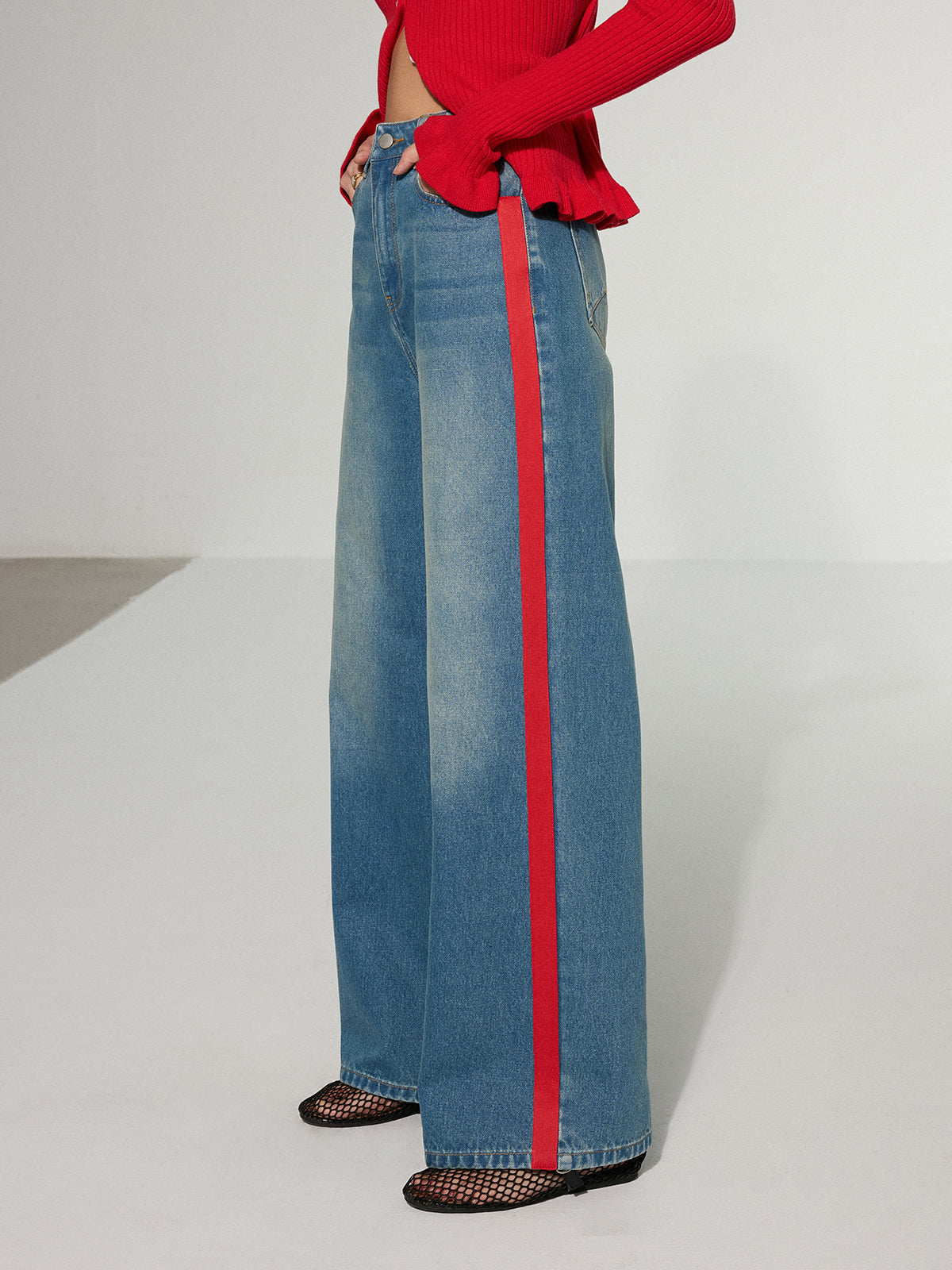 Contrast Side Striped Wide-Leg Jeans Comfort Fit Trendy Design