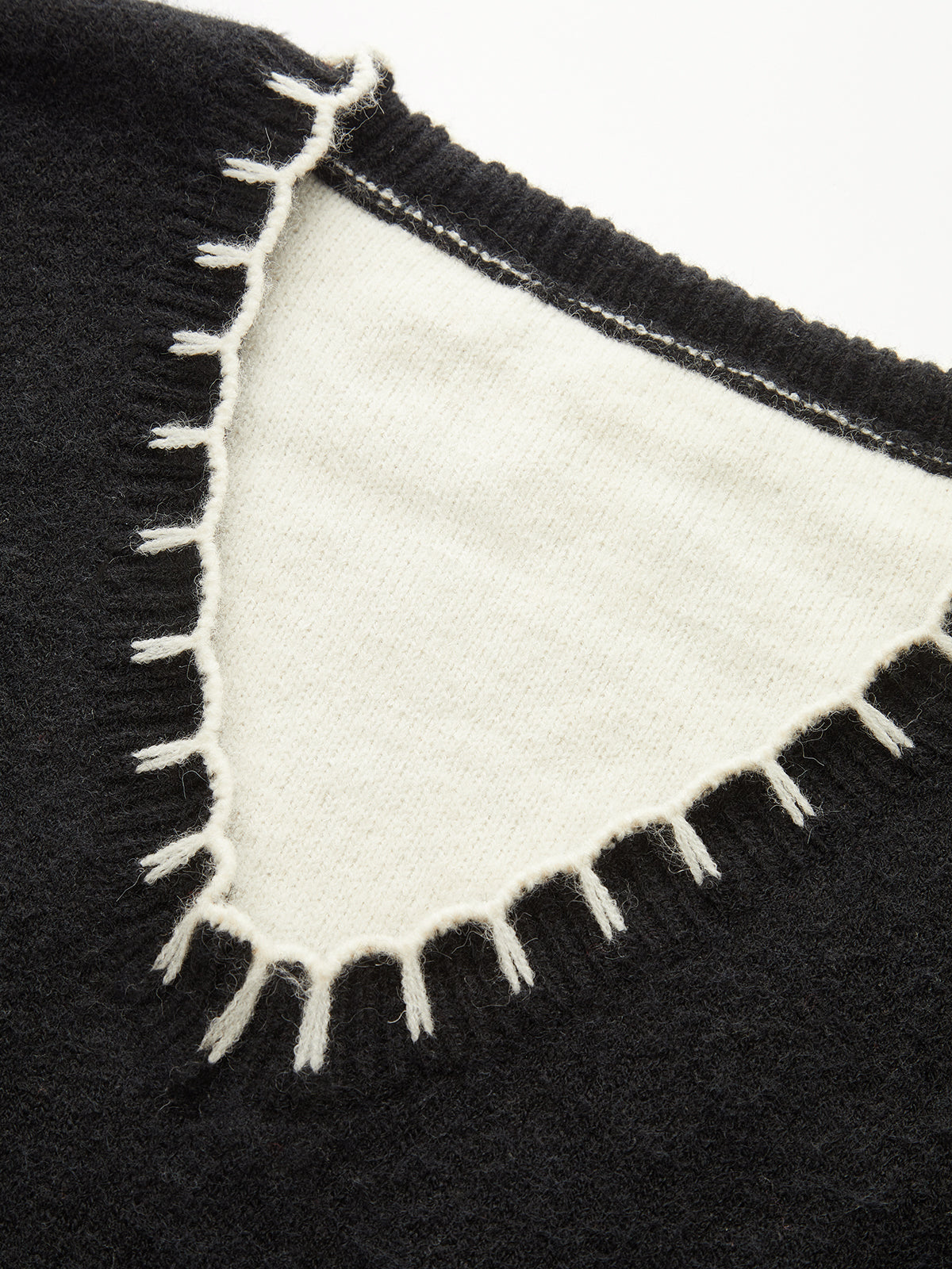 Floral Pattern V-Neck Sweater with Elegant Knit Design