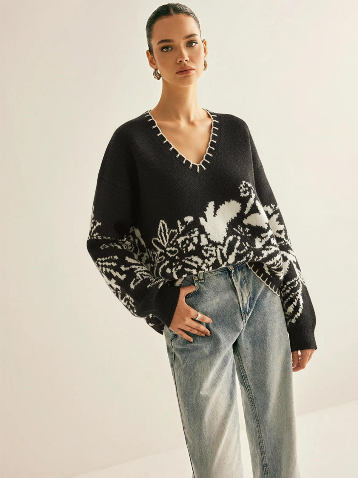 Floral Pattern V-Neck Sweater with Elegant Knit Design