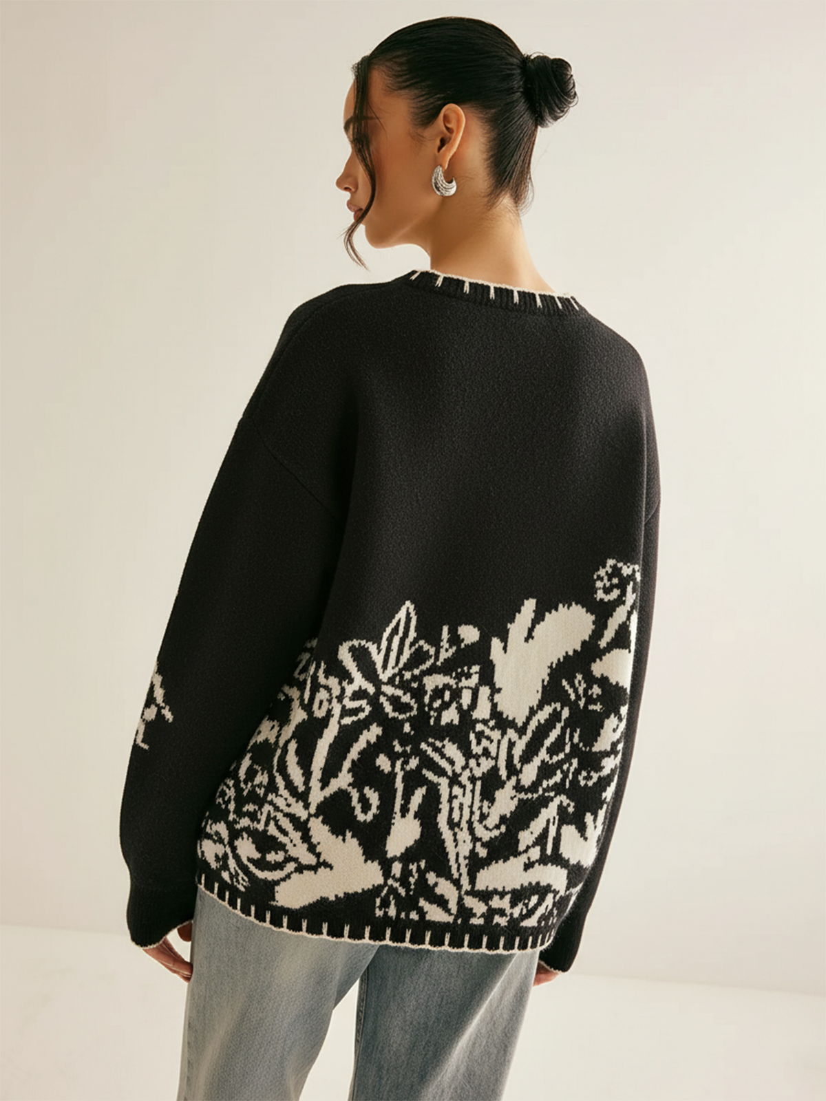 Floral Pattern V-Neck Sweater with Elegant Knit Design