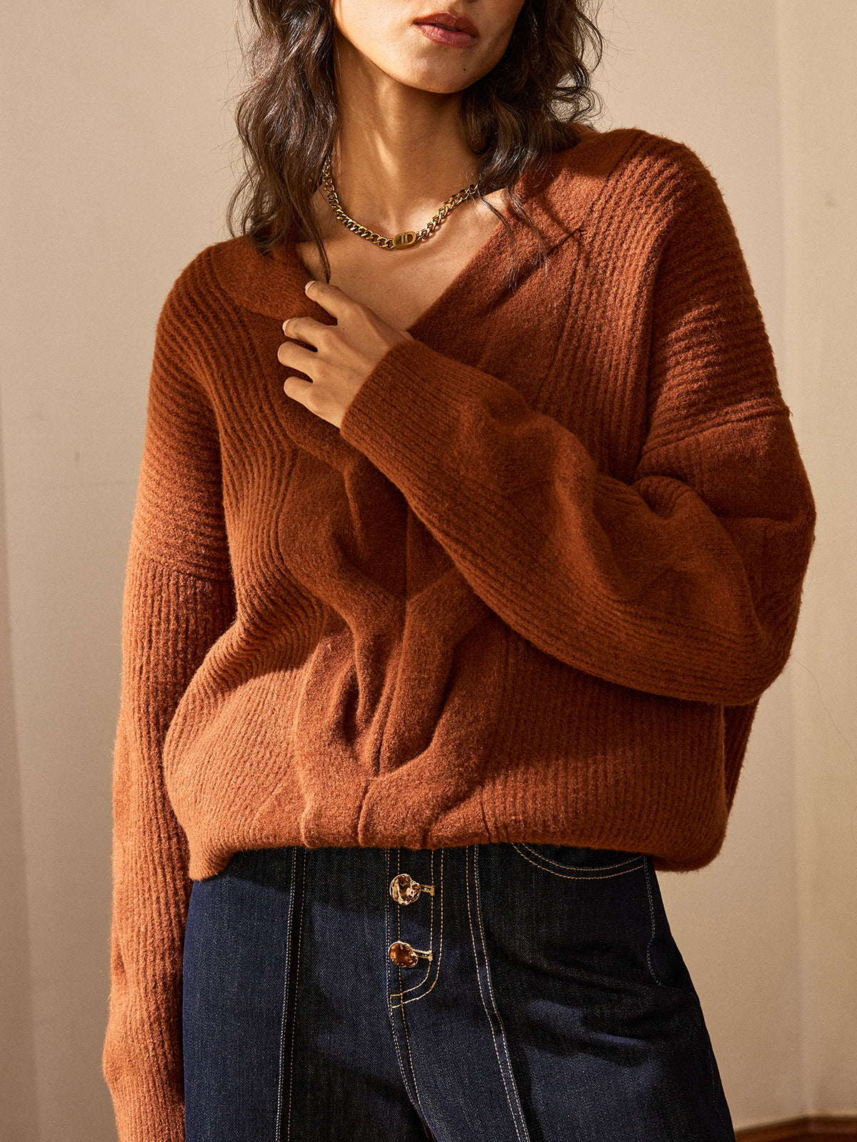 Wool Blend Textured Knit V-Neck Sweater for All Seasons Comfort