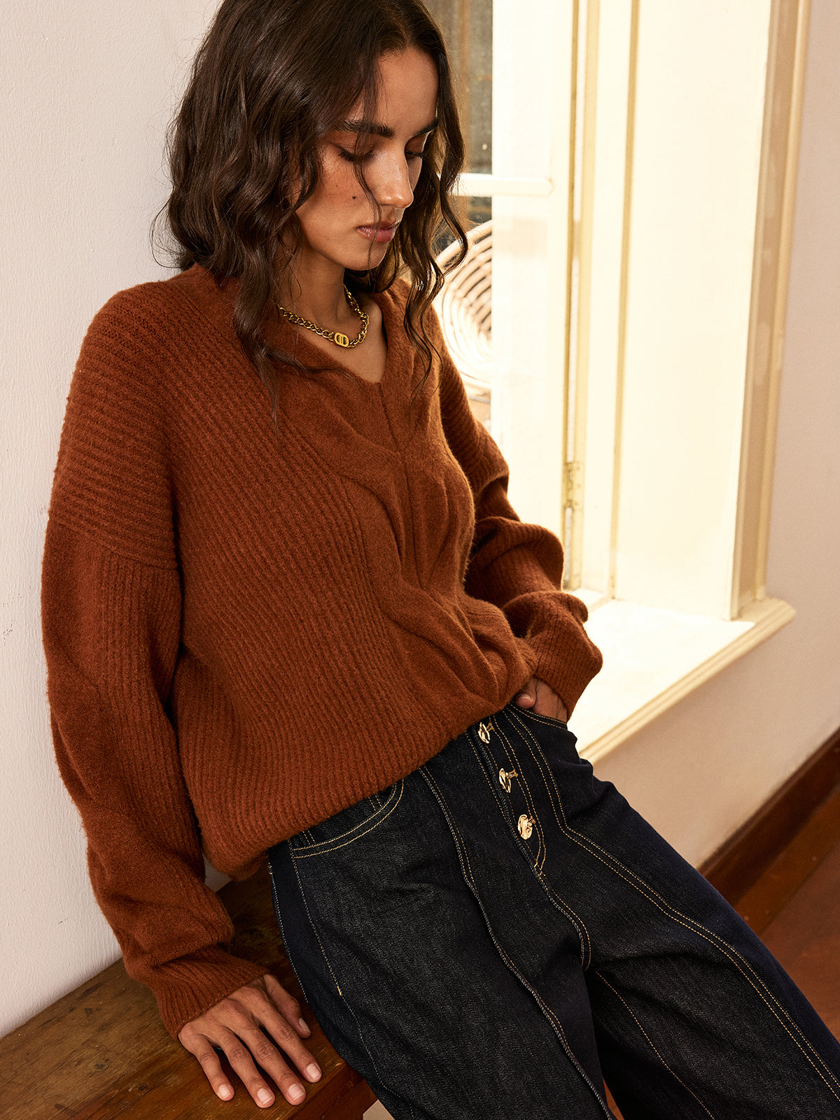 Wool Blend Textured Knit V-Neck Sweater for All Seasons Comfort