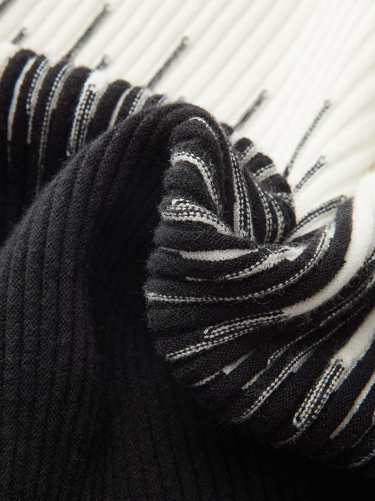 Geometric Pattern High Neck Sweater for Stylish Winter Layering