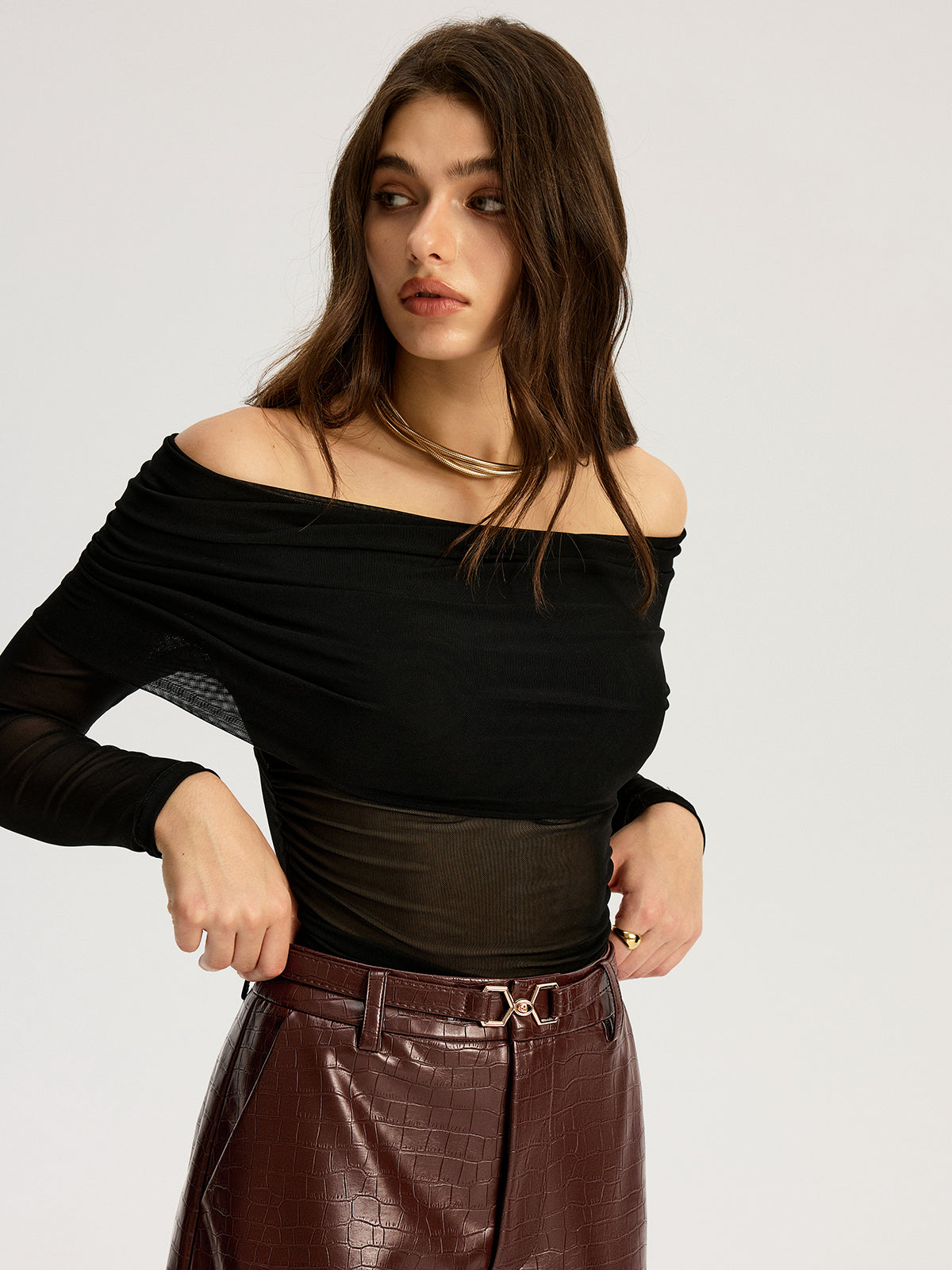 Bra-Free Off-Shoulder Long Sleeve T-Shirt for Casual Wear