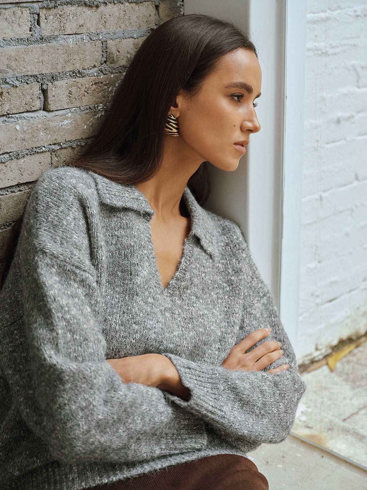 Wool Blend Collared V-Neck Sweater for Casual Wear