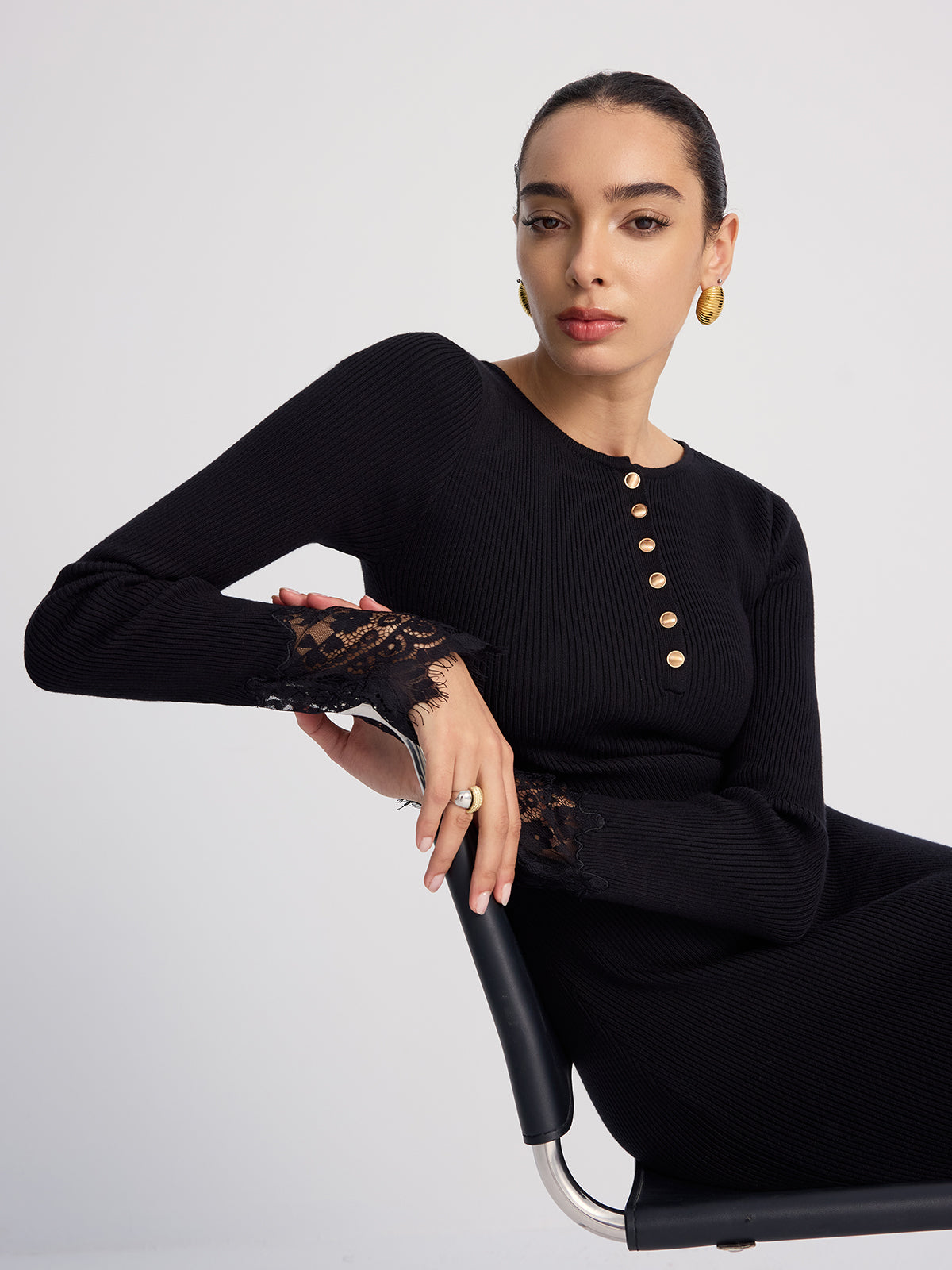 Lace-Trimmed Ribbed Knit Midi Dress for Elegant Evenings