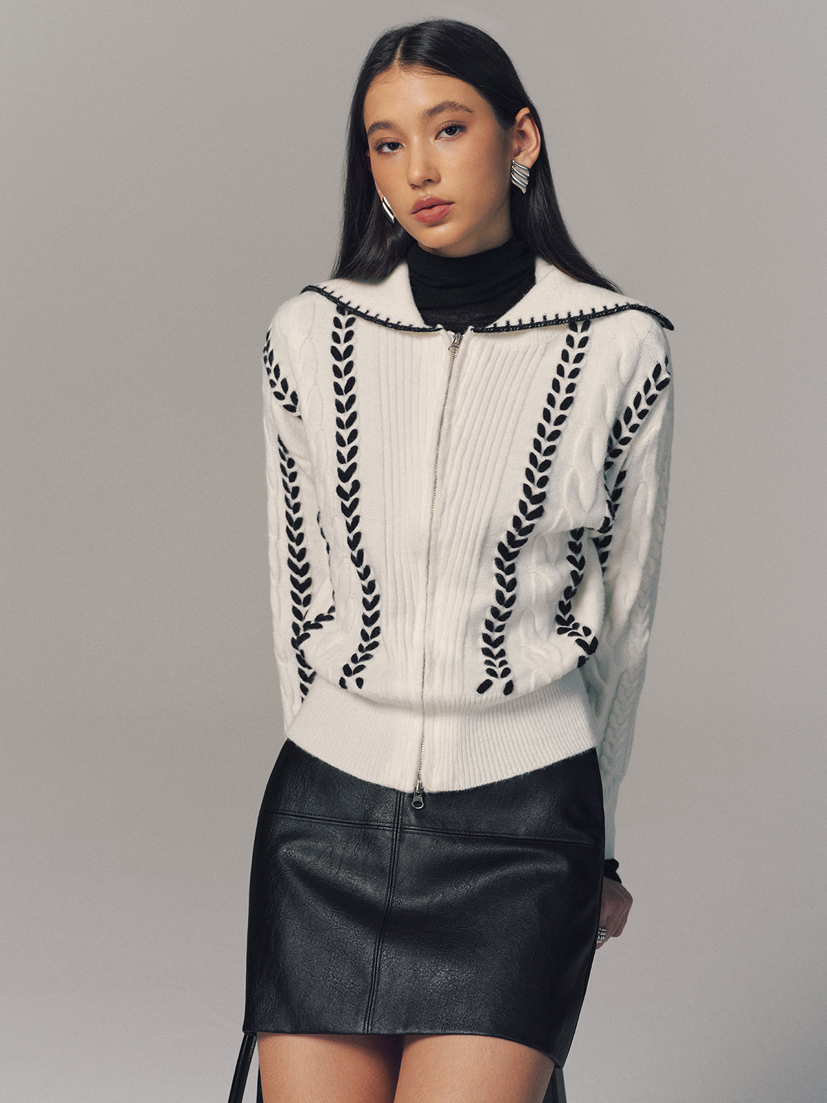 Contrast Trim Cable Knit Zip-Up Cardigan with Pockets and Hood