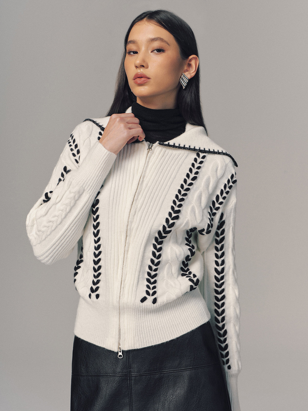 Contrast Trim Cable Knit Zip-Up Cardigan with Pockets and Hood