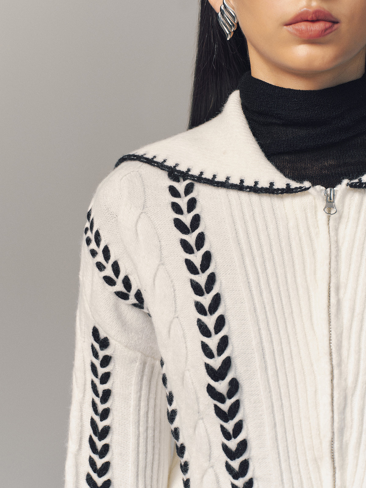Contrast Trim Cable Knit Zip-Up Cardigan with Pockets and Hood