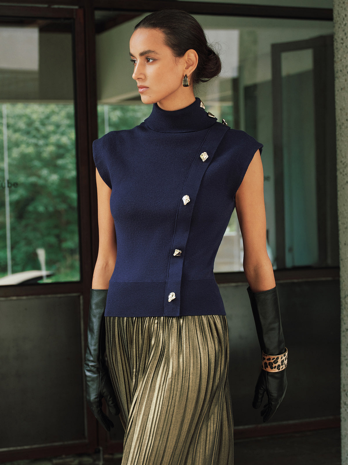 Metal Detail Turtleneck Sleeveless Knit Vest - Trendy Women's Fashion Top