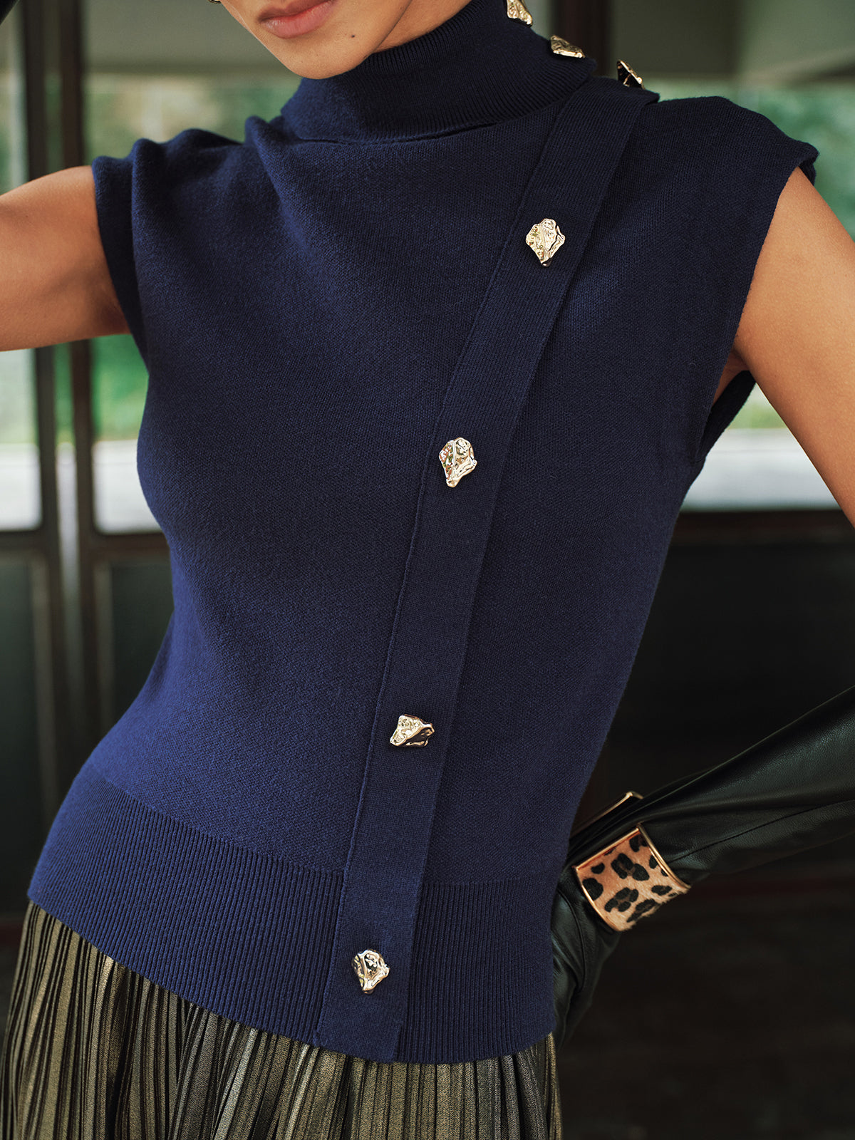 Metal Detail Turtleneck Sleeveless Knit Vest - Trendy Women's Fashion Top