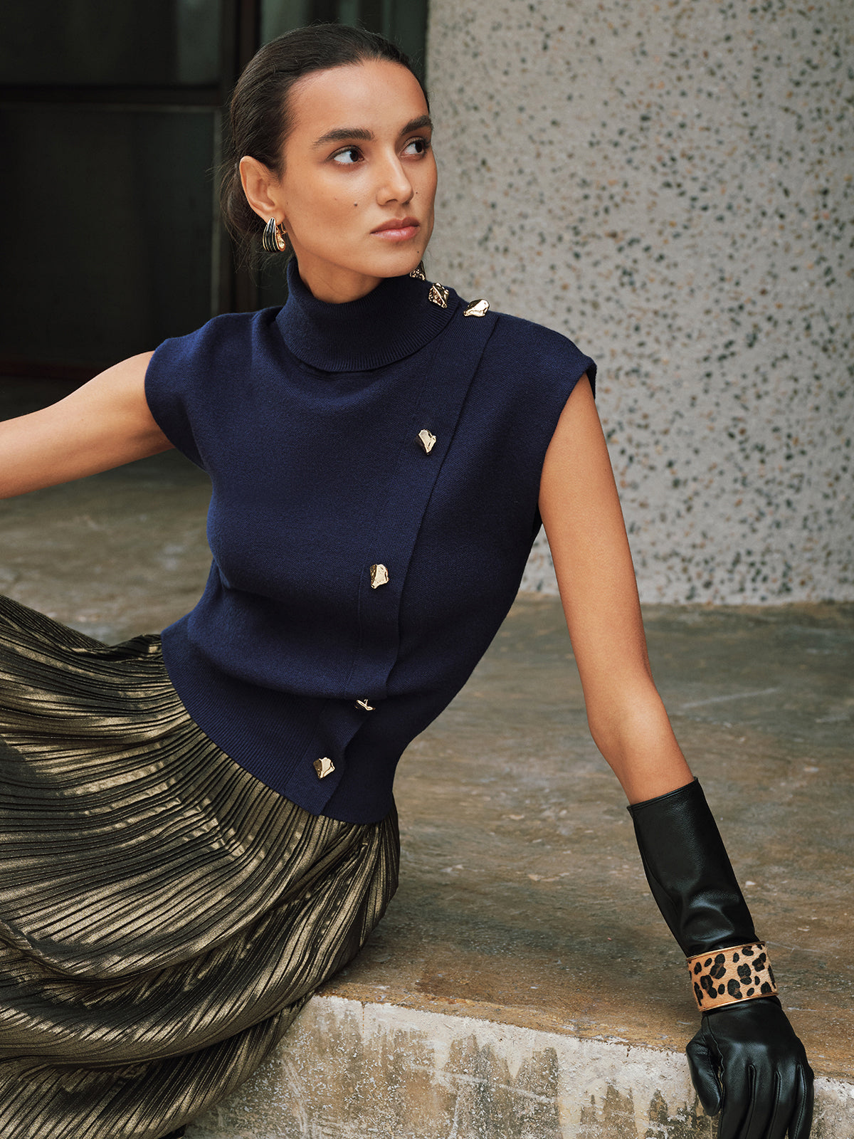 Metal Detail Turtleneck Sleeveless Knit Vest - Trendy Women's Fashion Top
