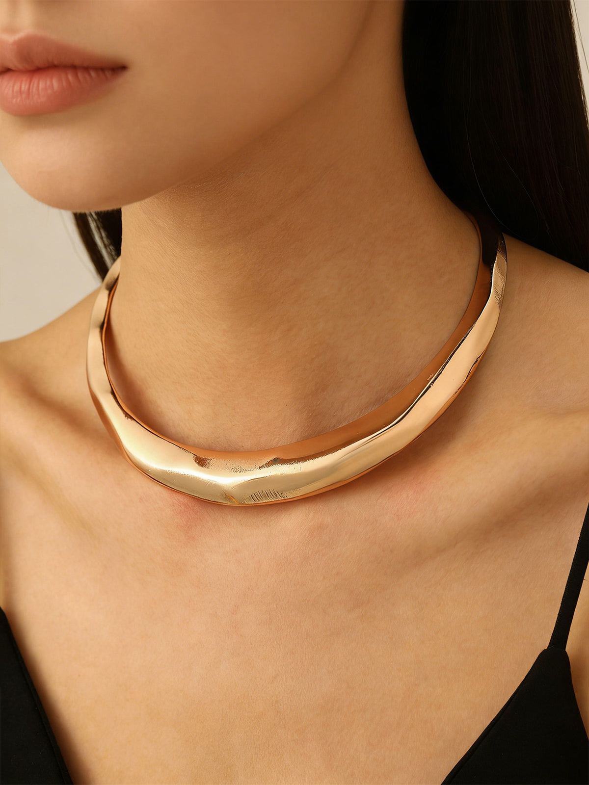 Crinkled Statement Choker Necklace Elegant Adjustable Design