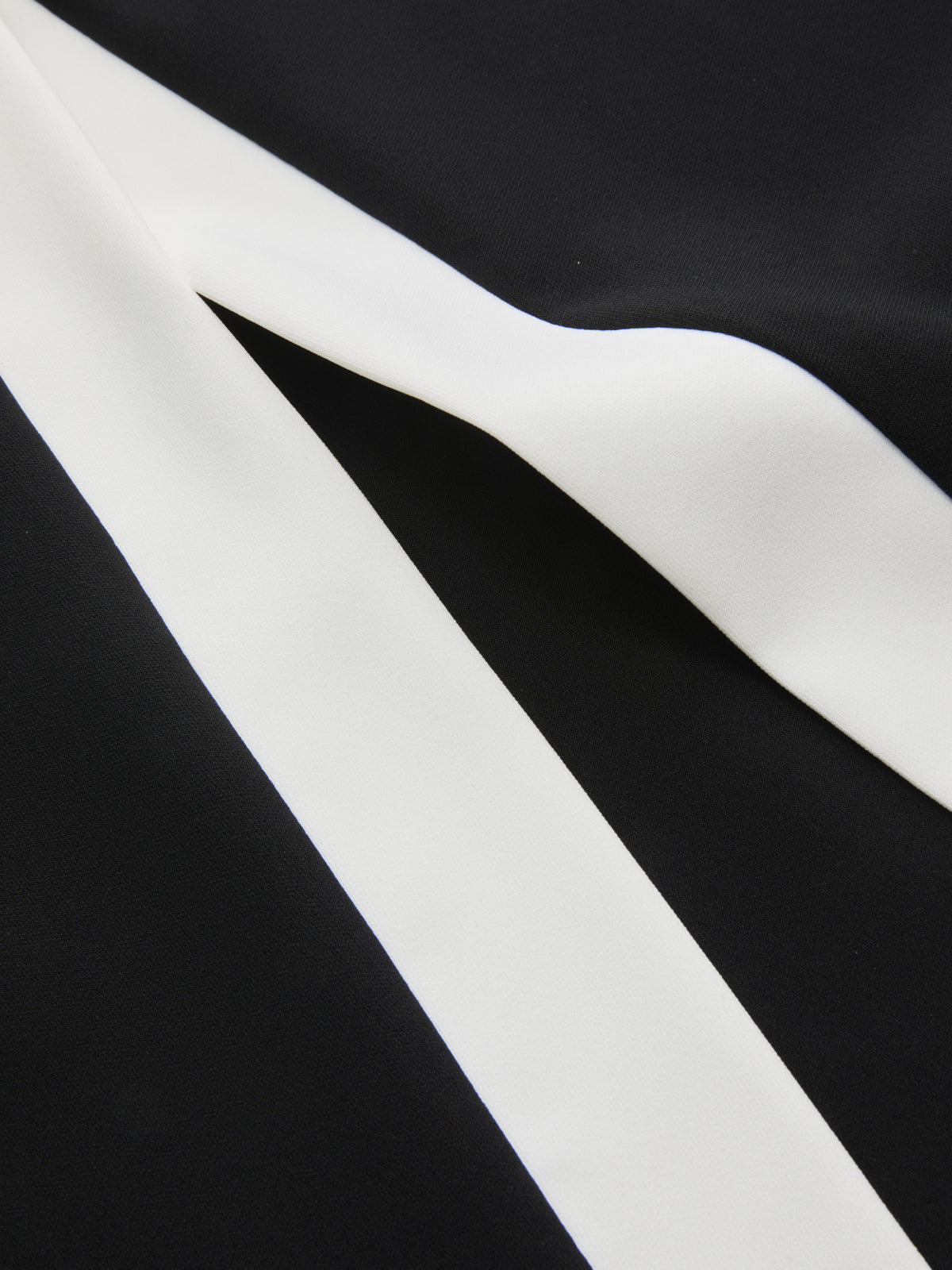 Color Block Metal Detail Midi Skirt with Elegant Pleats and A-Line Fit