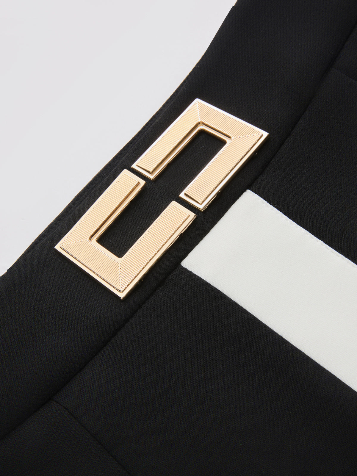 Color Block Metal Detail Midi Skirt with Elegant Pleats and A-Line Fit