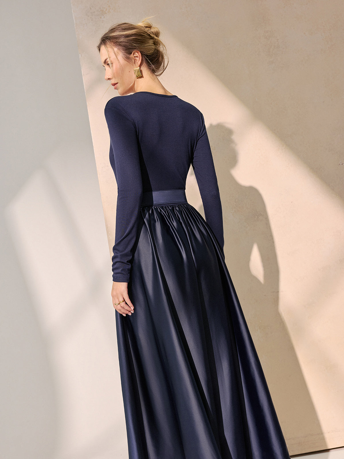 Belted Satin Panel V-Neck Long Sleeve Maxi Dress for Elegant Evenings
