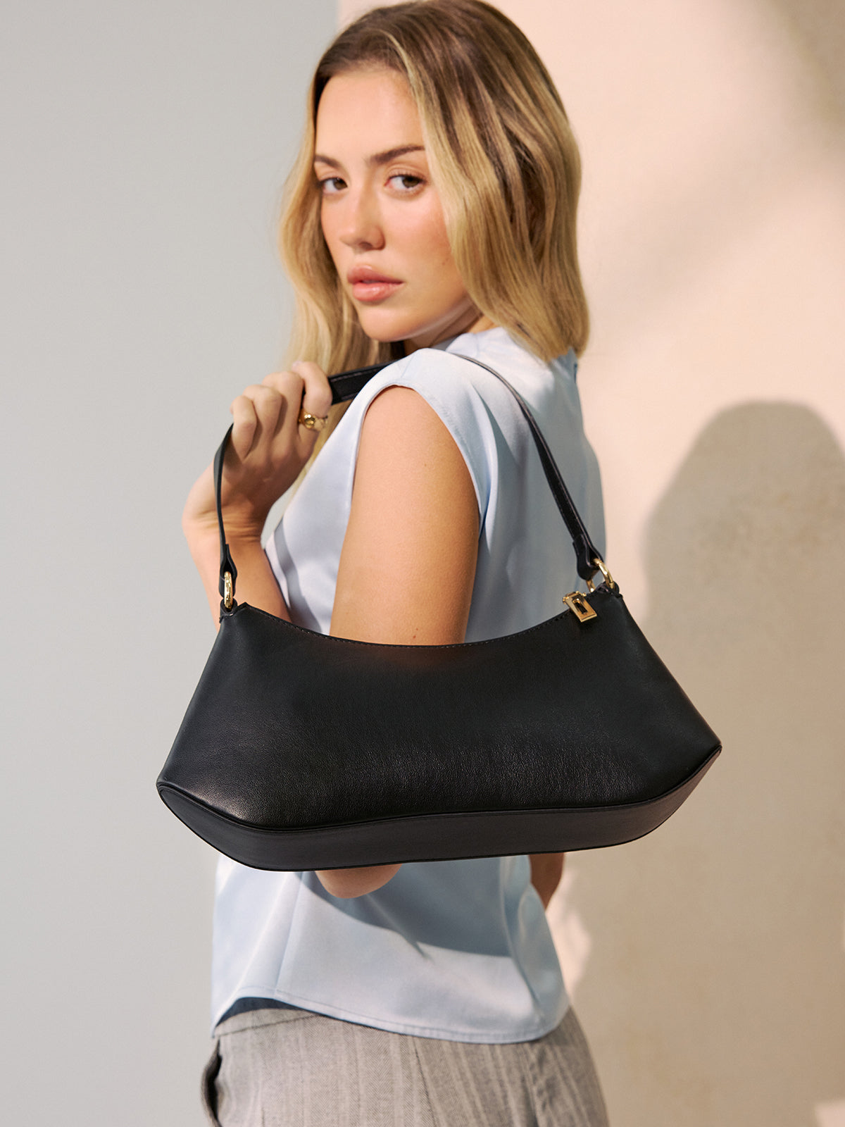 Crescent Underarm Bag Sleek Everyday Essential Style