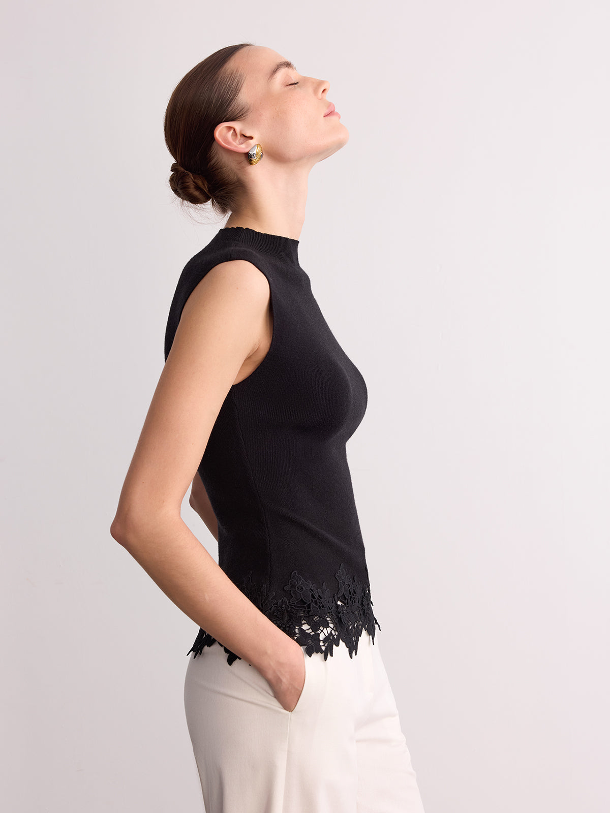 Sleeveless Lace Hem Knit Vest for Women Casual Summer Layer