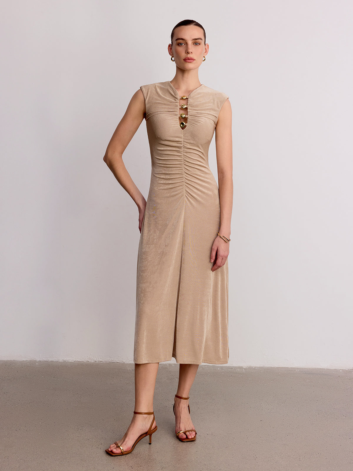 Metal Detail Sleeveless Ruched Maxi Dress for Elegant Evening Wear
