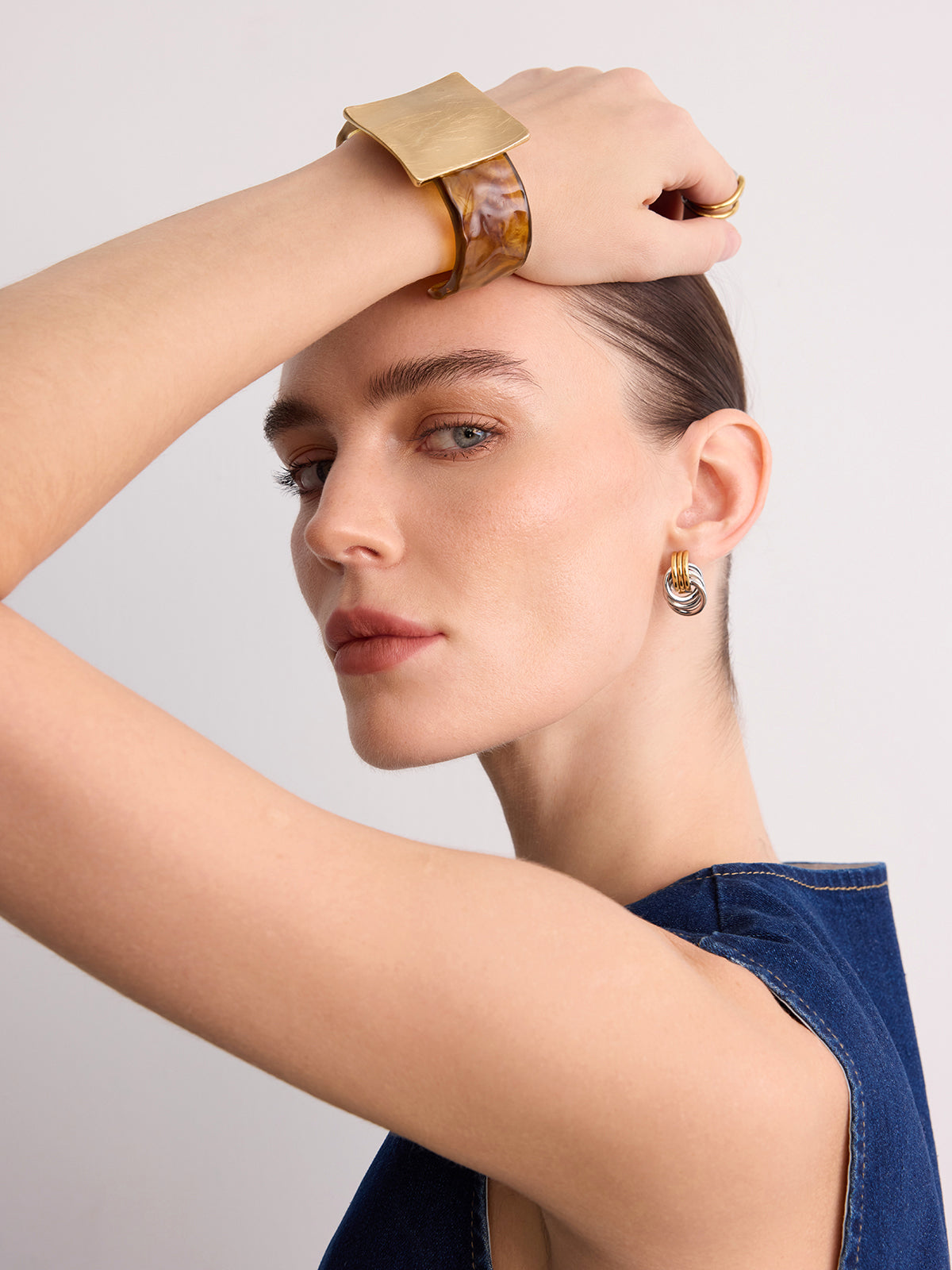 Square Metal Accent Tortoiseshell Cuff Bracelet for Women's Fashion Accessories