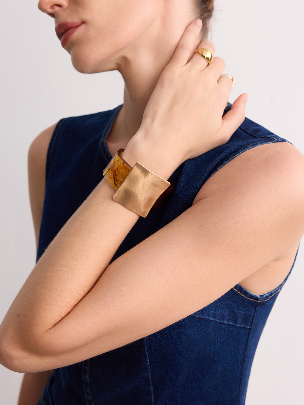 Square Metal Accent Tortoiseshell Cuff Bracelet for Women's Fashion Accessories