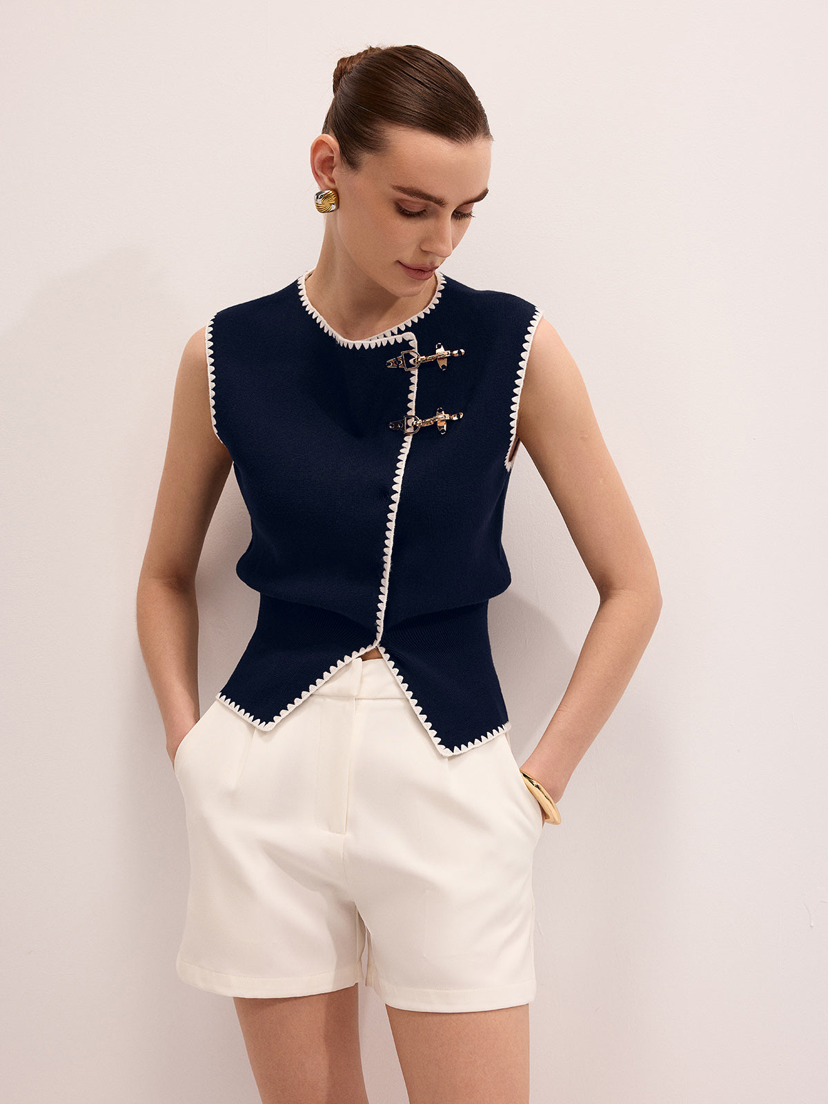 Contrast Trim Metal Closure Stylish Women's Knitted Vest