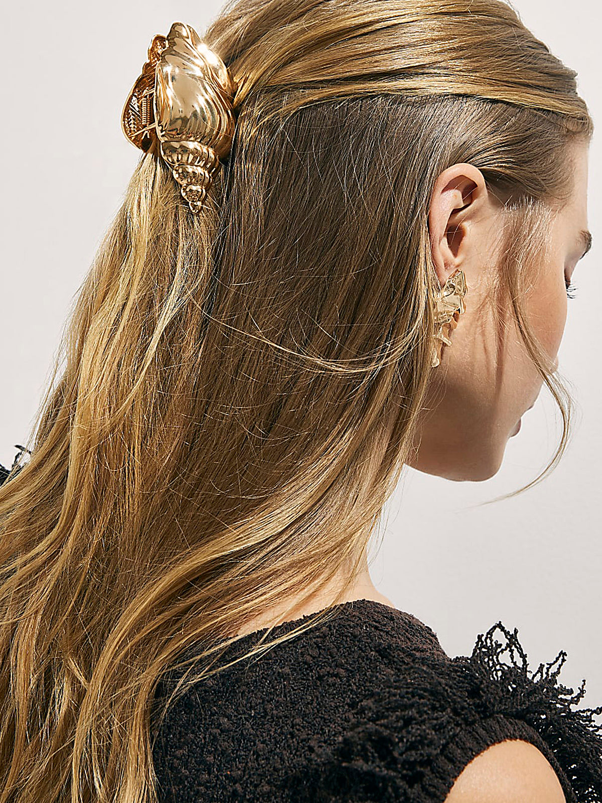 Conch Shell Shaped Metal Hair Claw for Stylish Updos and Hairstyles