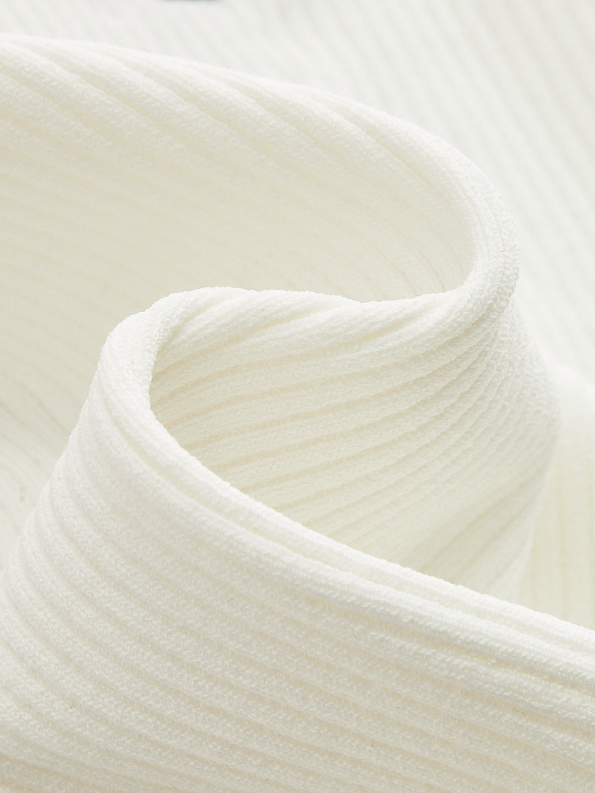 Contrast Trim Ribbed Knit Vest with Classic V-Neck Design