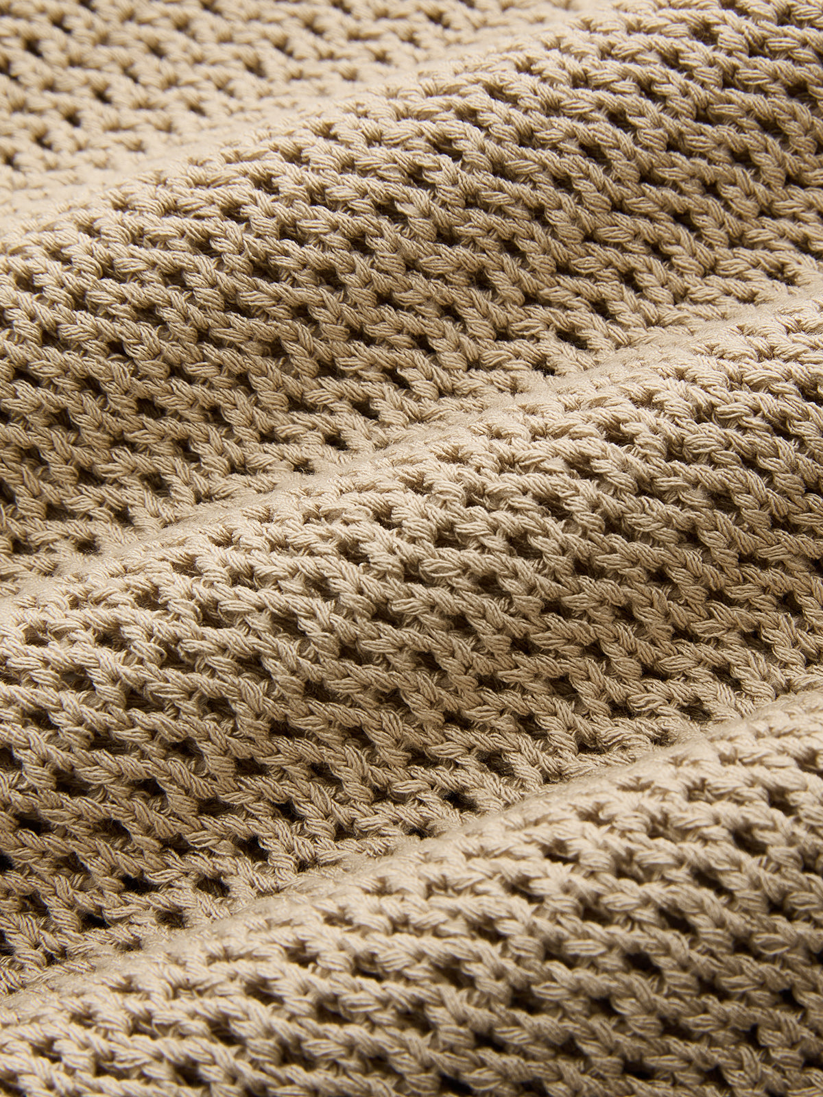 Open-Knit Sleeveless Sweater Vest with Casual Layering Potential