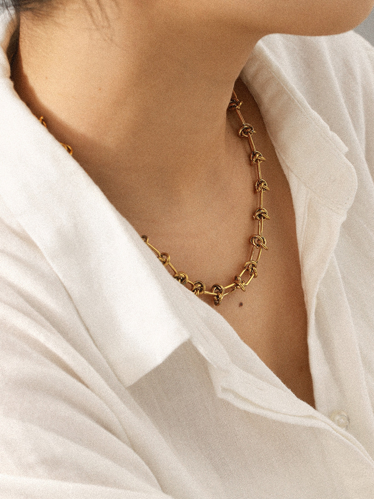Knotted Link Chain Necklace - Elegant Fashion Accessory for Women